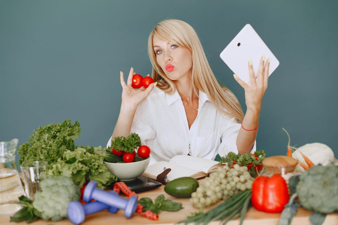 Vlogger promoting healthy eating with fresh vegetables on the table.